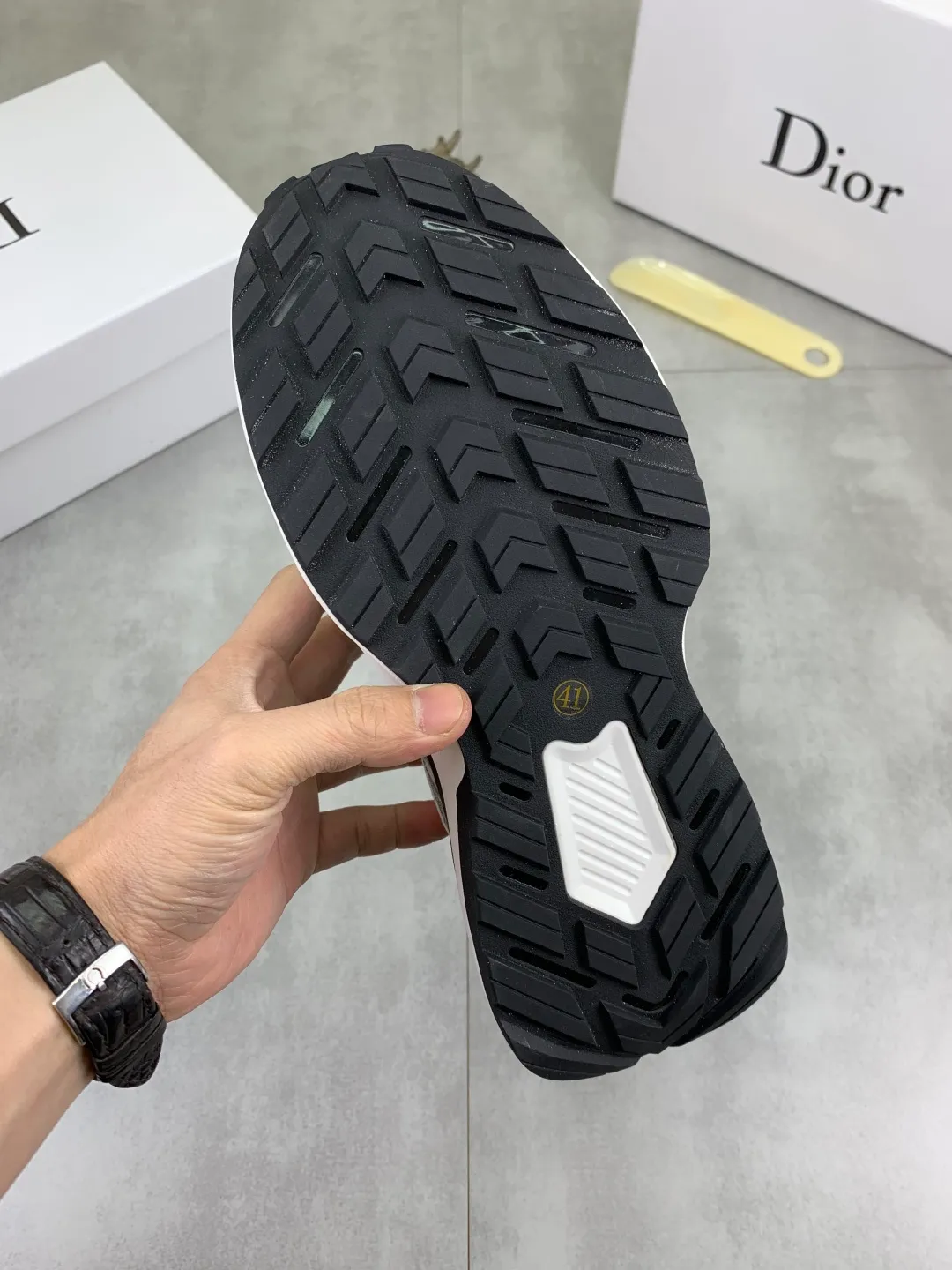 Men's Men's Shoes💰P440💰[New Style]🆘[Dior] Dior original lace-up low-top men's shoes Classic casual shoes 🔥This model is the official classic model with high quality and made by famous original designers. It is made of high-quality cowhide with original materials➕Comfortable and breathable mesh lining➕Pigskin insole. The perfect last shape and generous and fashionable design have attracted many consumers. Suitable for drivers to drive🚗What you want is the highest quality in the market. Color: 2️⃣Code number: 38--44